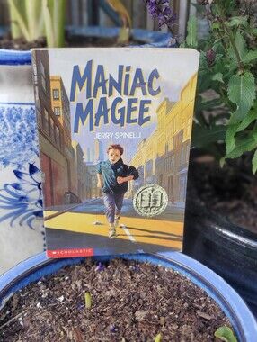 5/$20🌟Maniac Magee Paperback